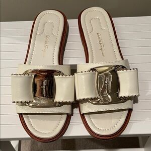 Salvatore Ferragamo Cream Leather Vara Bow Slide Sandals with Gold Hardware